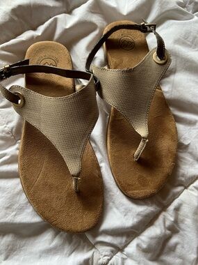 White Mountain Tan and Cream Thong Sandals with Ankle Strap